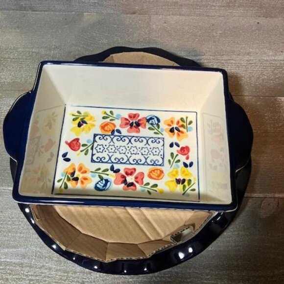 Other - Gibson Elite hand painted 2-piece bake wear set.